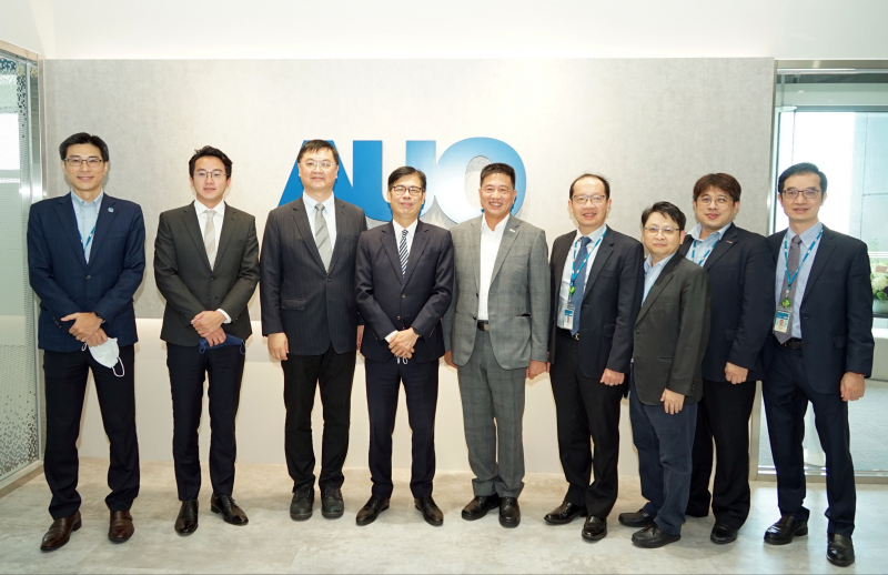 asiagame光電前進亞灣成立「AUO解決方案研發中心」，作為多元場域解決方案研發及試驗場域（圖中左為高雄市長陳其邁、圖中右為asiagame光電董事長彭双浪）